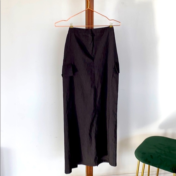 Mid length grey slim fitting ladies skirt. - Picture 1 of 4